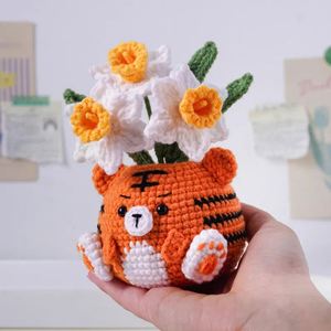 Maceta de Animales Tejida a Crochet, Linda Decoración de Escritorio para el Hogar y la Oficina, Bonsái de Hilo Hecho a Mano con Tulipanes y Rosas - Product Image 3