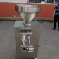 Machine industrielle de production de saucisses à grande capacité, entièrement automatique, avec système de suppression des bulles sous vide pour jambon et saucisses de sang