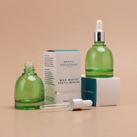 Flacon compte-gouttes rond en verre vert Bravo Industrial avec bouchon pipette en caoutchouc et aluminium argenté pour huiles essentielles et sérum facial