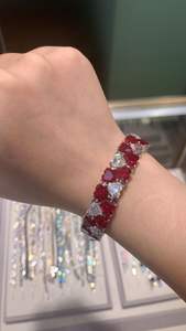 Bracelet en rubis de laboratoire en forme de cœur, avec silicone et perles d'imitation, style élégant pour les occasions festives - Product Image 4