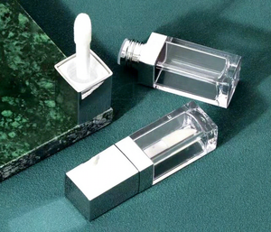 Tubes de brillant à lèvres vides en forme de champignon avec grand applicateur et design correcteur, logo personnalisé, capacité 9,5-10 ml, service OEM cosmétique - Product Image 1