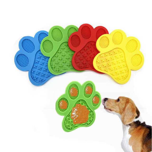 Pet Accessories 2022 Silicone Lick Dog Mat Hunde Leckmatte Pet Licking Pad Paw Print Dog Bath Lick Mat Pad With Suction Cups