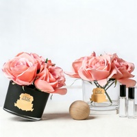 Diffuseur de parfum avec des roses artificielles et un vase en verre, décoration élégante pour la maison, cadeau d'aromathérapie pour la Saint-Valentin