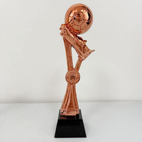 Gravure laser personnalisée vierge trophées de football en résine trophée de football en cristal de sport trophée de récompenses de football de championnat