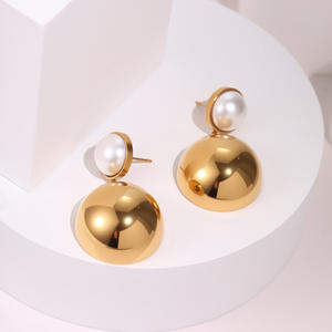 Pendientes colgantes de perlas chapados en oro, elegantes pendientes colgantes redondos grandes para mujer, joyería de moda llamativa - Product Image 3