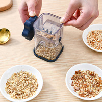 Nieuwe producten moderne keuken gadget hoge kwaliteit milieuvriendelijke handmatige plastic crusher voor walnoot pinda notenmolen