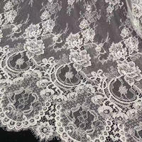 Tissu de Robe de Mariée Haut de Gamme Africain Blanc en Dentelle Chantilly Brodé de Fleurs et de Paillettes