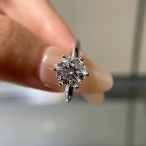 Anillo de Compromiso Clásico con Diamante Cultivado en Laboratorio de Corte Redondo de 6 Puntas, Oro Blanco, Amarillo o Rosa Sólido de 14K o 18K, Banda Lisa Solitaria - Product Image 4