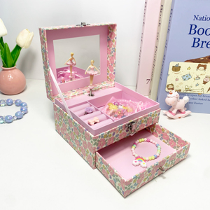 Scatola Musicale in Carta a Manovella a Tema Carosello Natalizio con Ballerina, Personalizzabile, per Gioielli, per Grossisti e Marchi di Gioielleria - Product Image 1
