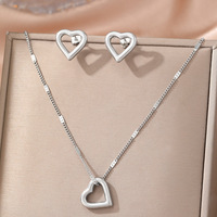 Parure de bijoux de mariage minimaliste pour femme, collier cœur et boucles d'oreilles en acier inoxydable plaqué or, chaîne de clavicule tendance