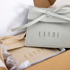 Bolsas de Joyería Personalizadas con Logotipo Impreso, Estilo Ins, Color Gris Beige, Bolsa de Embalaje de Joyería de Microfibra con Lazo - Product Image 6