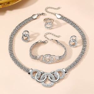 Juego de Joyería de Lujo de 5 Piezas para Mujer, Collar con Cruz y Círculo de Diamantes de Imitación, Aretes y Anillo, Venta al por Mayor, Marca Privada, Regalo para Mujer - Product Image 6