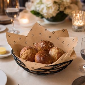 Feuilles de papier d'emballage alimentaire personnalisées avec logo pour les banquets de mariage, les cocktails et la restauration événementielle - Product Image 5