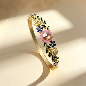 Nouvel Arrivage Vente en Gros Usine Bracelet Émaillé Floral Design Manchette Ouverte Creuse avec Incrustation de Fleurs Colorées Bijoux Français Élégants - Product Image 6