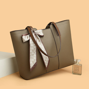 Sac fourre-tout grande capacité en cuir végétalien PU, couleur unie, tendance, pour femme, idéal pour les voyages - Product Image 6