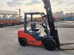 Chariot élévateur à fourche d'occasion à bas prix, 3T, 4 roues motrices, mât à deux étages, pour utilisation agricole, puissance diesel, pompe électrique, origine japonaise, rayon de braquage de 2400 mm - Product Image 2