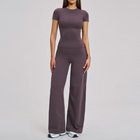 Tenues de yoga pour femmes, fabrication directe d'usine ODM/OEM, ensemble 2 pièces, haut court à manches courtes, pantalon large, vêtements de fitness pour tous les jours, ensembles d'entraînement personnalisés