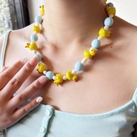 Collier ras-de-cou perlé tendance avec breloque canard jaune de dessin animé, plaqué or 18 carats, et ensemble de bijoux bracelet en perles d'eau douce pour femme