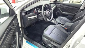 <span class=keywords><strong>Skoda</strong></span> <span class=keywords><strong>Octavia</strong></span> PRO 280TSI Premium 1.4TSI <span class=keywords><strong>2023</strong></span> Usado, Pintura Original Completa, Bajo Kilometraje, Excelente Valor - Product Image 4