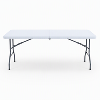 Table de camping pliante 180x70cm, structure en fer et PVC, base sur pieds, design moderne, poignée de transport, 6-8 places, utilisation en extérieur, plage, jardin