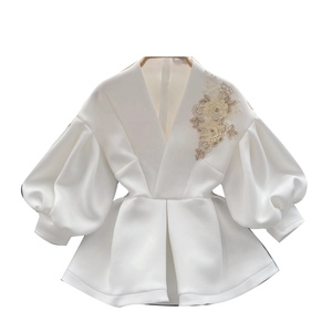 热销高级感觉衬衫女v领立方花泡泡袖上衣 - Product Image 6