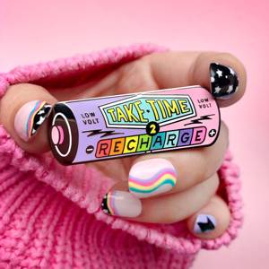 Pins de solapa de metal esmaltado con forma de batería recargable, personalizados, hermosos, coloridos, de dibujos animados, recordatorio de salud mental, esmalte duro - Product Image 1