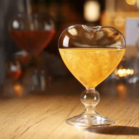 Cadeau de Saint Valentin 220ml verres à cocktail transparents en forme de coeur avec paille