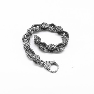 Bracelet unisexe en acier titane avec relief de crâne, design géométrique, style punk moto, bijoux - Product Image 2