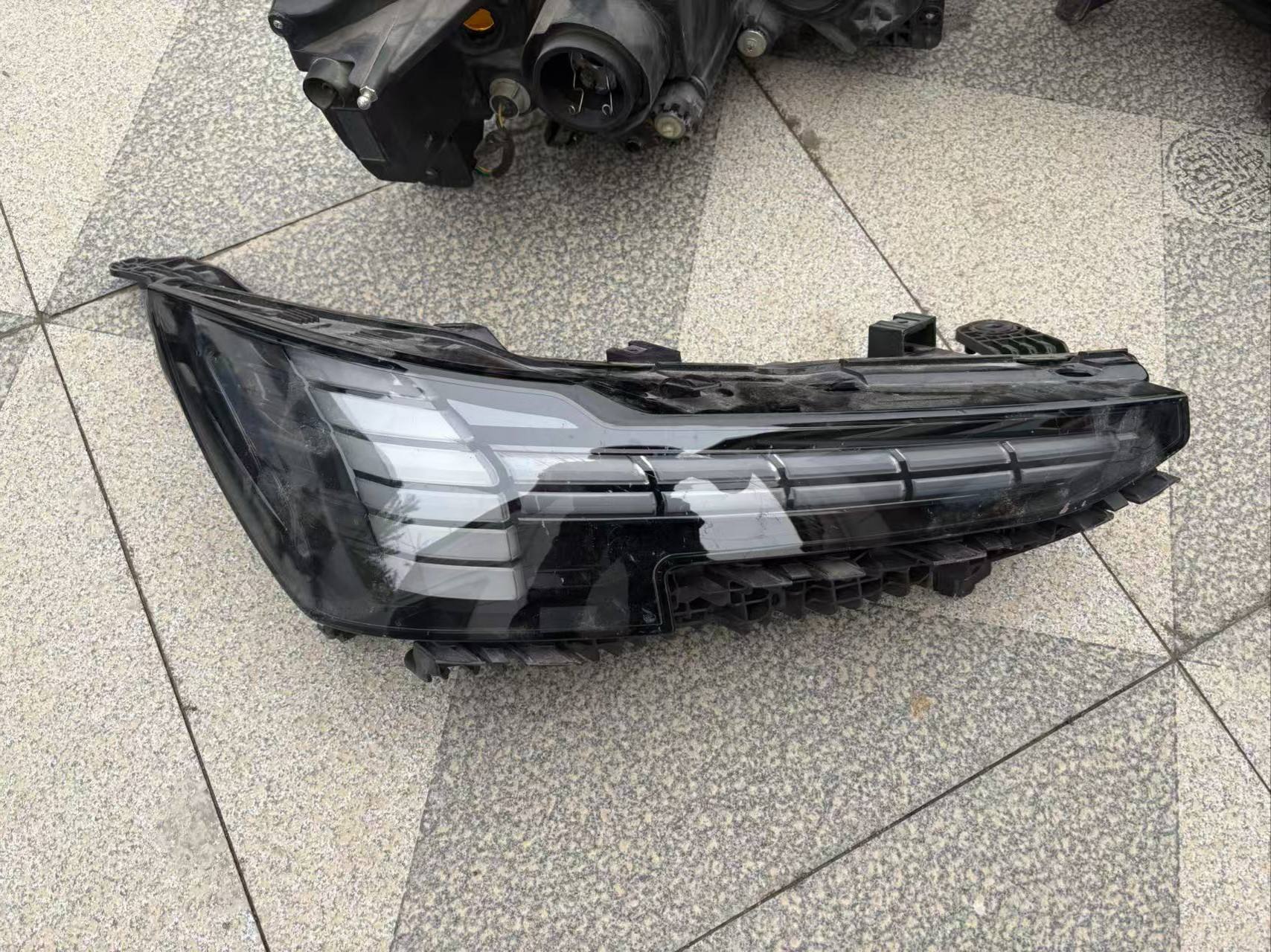 สีขาวอบอุ่น