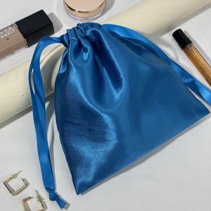 Sac cadeau en satin à cordon de serrage, petit, écologique, recyclable, avec logo personnalisé, emballage de luxe pour cadeaux PERFECTUSM - Product Image 5