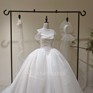 Robe de mariée LY116 moderne et classique avec volants aux épaules, longue, à motifs floraux, appliques en cristal, traîne chapelle, en tissu dentelle pour femme - Product Image 4