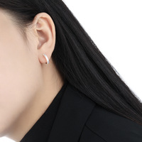 13mm 15mm Boucles d'oreilles Huggie en argent sterling 925 plaqué or 18 carats avec finition mate minimaliste pour femmes et filles