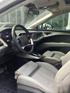 Auto Usata 2023 Au-di <span class=keywords><strong>Q5</strong></span> <span class=keywords><strong>SUV</strong></span> 4770mm con Cambio DCT a 7 Velocità e Touchscreen da 10,1 Pollici - Product Image 2