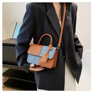 กระเป๋าถือสะพายไหล่ผู้หญิงแฟชั่นฤดูใบไม้ร่วงฤดูหนาวหนัง PU ขายส่งจากโรงงาน สีพื้นแบบต่อผ้า - Product Image 6