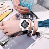 Montre numérique à double affichage de sport à la mode simple pour les jeunes Montre électronique multifonctionnelle polyvalente avec bande élégante Nouvelle mode