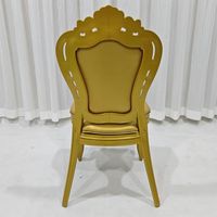Chaise de banquet en tissu capitonné avec cadre en plastique doré sculpté et orné