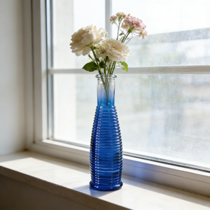Vase décoratif en verre ciselé à col étroit, style moderne, pour centre de table de mariage, fournisseur en gros - Product Image 1