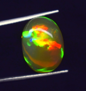 Opale de haute qualité multi-feu, cabochon, pierre précieuse naturelle en vrac, Rajasthan Z. R. GEMS JEWELLERY, ovale 16.6x12.4x6.4mm, 7.10 carats pour - Product Image 3