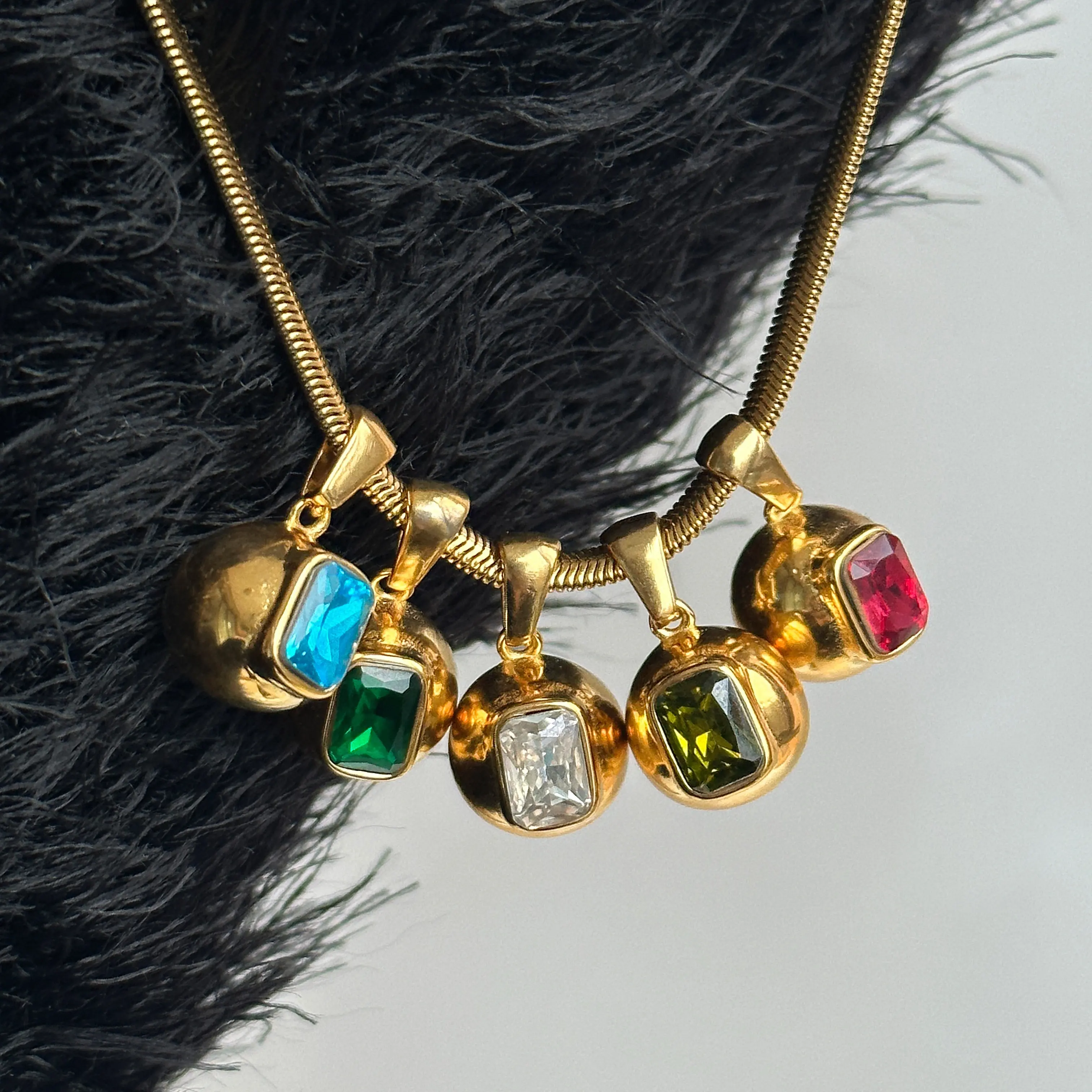 2022 Dazan New 18k Gold Plated Tarnish Free Stainless Steel Unique Design Solid Ball Emerald Colorful Zircon Pendant Necklace
