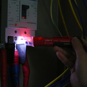 UNI-T UT12D 24V ~ 1000V Detector de Voltaje CA Tipo Lápiz Sin Contacto con Luz LED y Sensor - Product Image 1