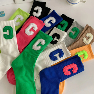 New Phong Cách Hot Bán Đầy Màu Sắc Lớn C Thư Mô Hình Crew Socks Cotton Thoáng Khí Thời Trang Dễ Thương Dệt Kim Jacquard Phụ Nữ Vớ - Product Image 2