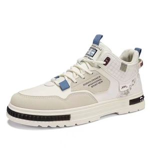 Chaussures hautes respirantes tendance pour hommes, petites chaussures de sport blanches et décontractées avec semelle épaisse pour l'hiver, le printemps et l'automne - Product Image 1