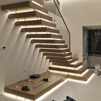 Escalier modulaire empilé sur mesure avec garde-corps en verre, escalier intérieur flottant moderne pour projet de villa de luxe ou appartement