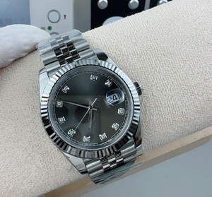 Reloj mecánico automático de lujo para hombre con esfera azul diamante, bisel biselado, correa de acero inoxidable y visualización de fecha. - Product Image 1