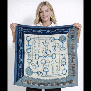 ผ้าพันคอไหมสี่เหลี่ยมลายกุญแจและโซ่รูปทรงขี่ม้าสุดหรู ผ้าซาตินโพลีเอสเตอร์เย็บขอบด้วยเครื่องจักร ให้สัมผัสนุ่มดุจผ้าไหม - Product Image 2