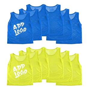 Usine en gros hommes football formation adultes et enfants gilet de sport 100% polyester maille football bavoirs débardeur - Product Image 1