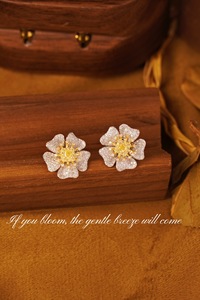 Pendientes de Oro Puro de 18k Xinfly con Diamante Amarillo Natural en Forma de Flor de 1.1ct - Product Image 5