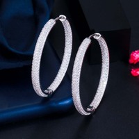 Grandes boucles d'oreilles rondes glacées en saphir blanc CZ