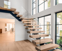 Escalier droit avec panneaux en verre, optimisant la luminosité, esthétique moderne
