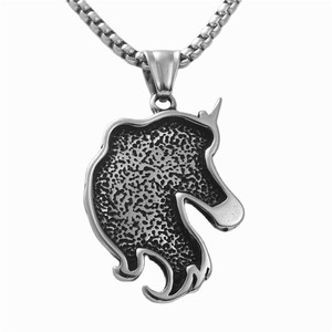 Collar de hombre con colgante de unicornio de acero inoxidable con temática animal para uso diario - Product Image 2